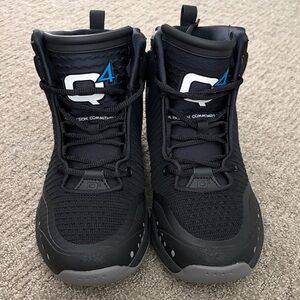 Q4 495 KOM Press Sneakers